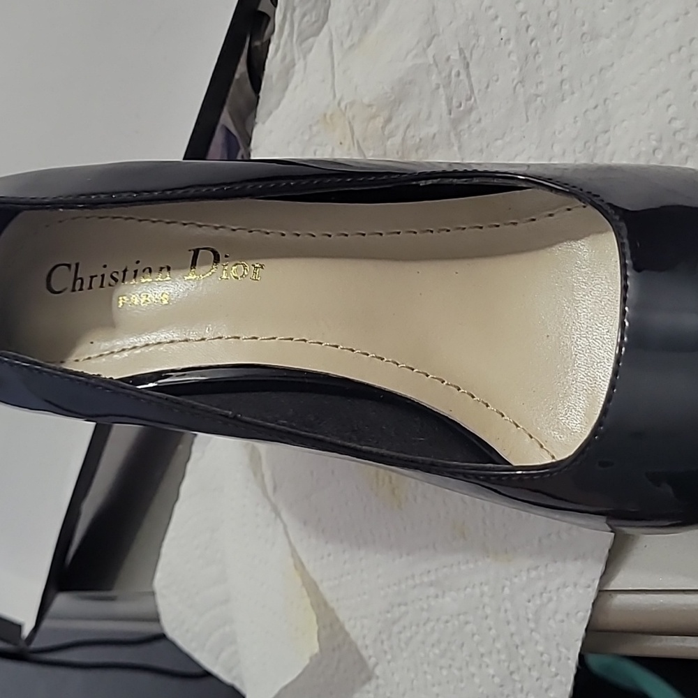 Shoe - Picture 2 of 3